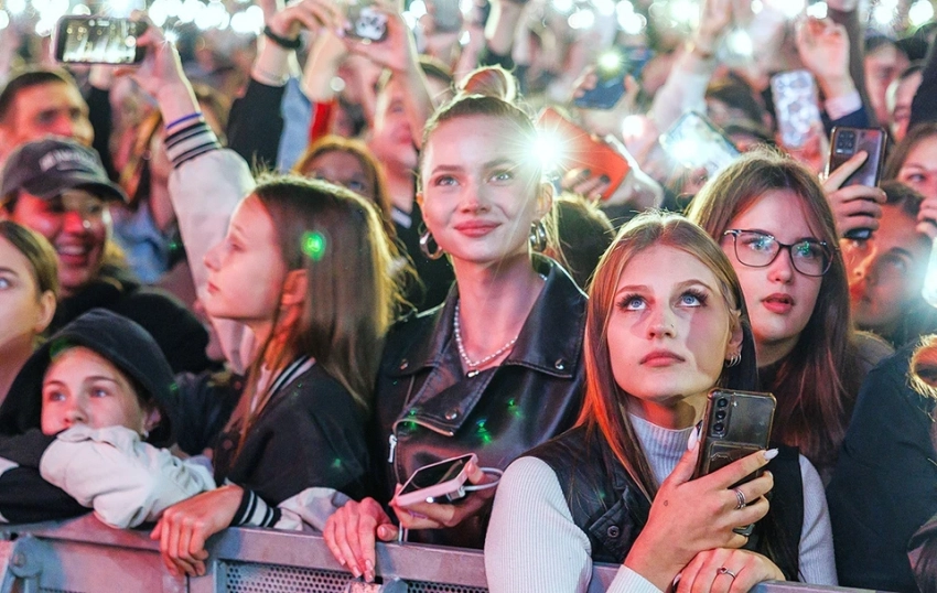 Рекордное лето-2025 у звезд: кто соберет стадионы и сколько на этом заработают