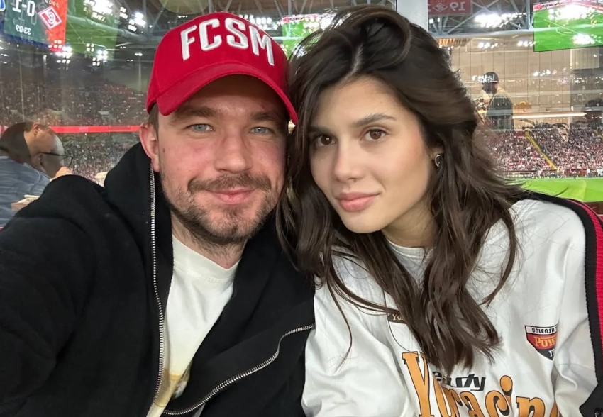 Александр Петров с женой Викторией сходил на матч "Спартака"