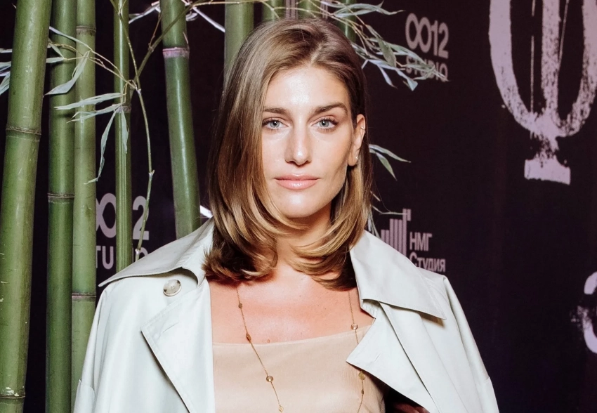 Яна Расковалова, Игорь Крутой и Юлия Бордовских с дочерью на премьере сериала "Фишер. Затмение"