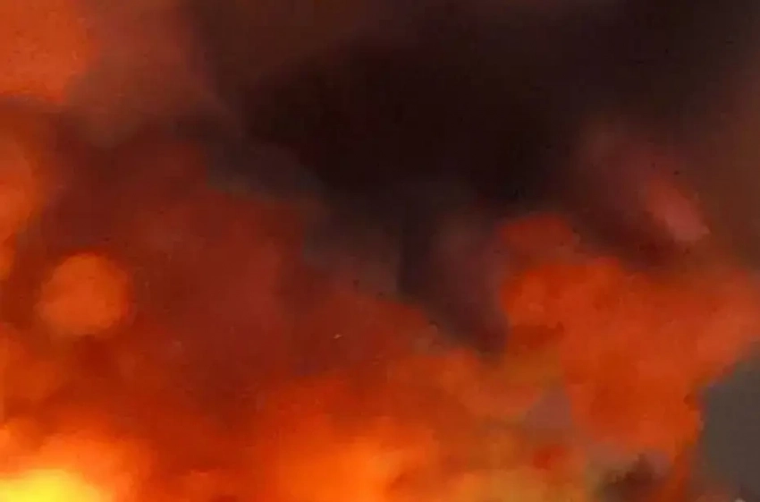 Поступают сообщения об ударе по железнодорожному составу с военной техникой в районе Черновцов