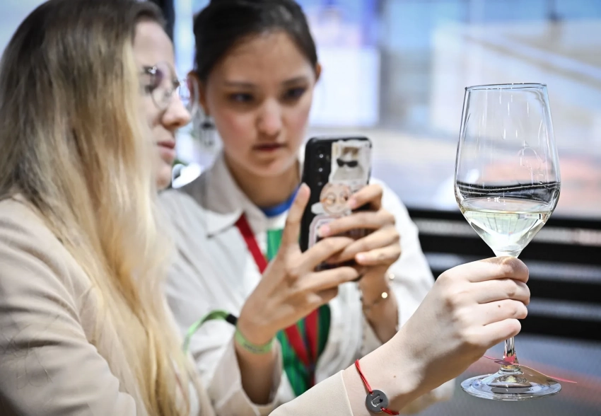 "Цены мишленовские". В сети вновь обсуждают меню предстоящего ПМЭФ