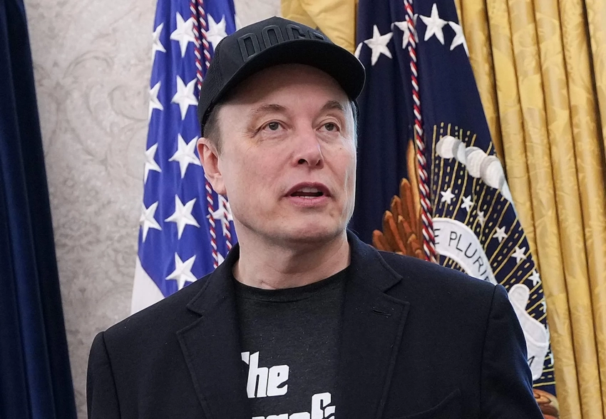 "Я не был рядом с Францией". Илон Маск пришёл на пресс-конференцию в Белый дом с синяком под глазом