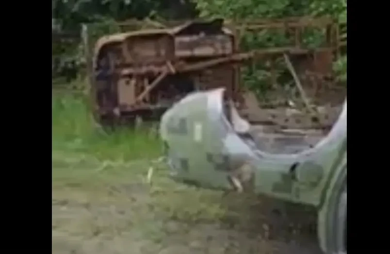 Показаны кадры, снятые в окрестностях села Тёткино в Курской области, где продолжаются атаки ВСУ