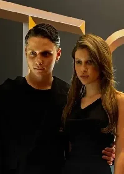 "Кинопринцесса с радаром на громкие романы". В сети обсуждают личную жизнь 16-летней Анны Пересильд