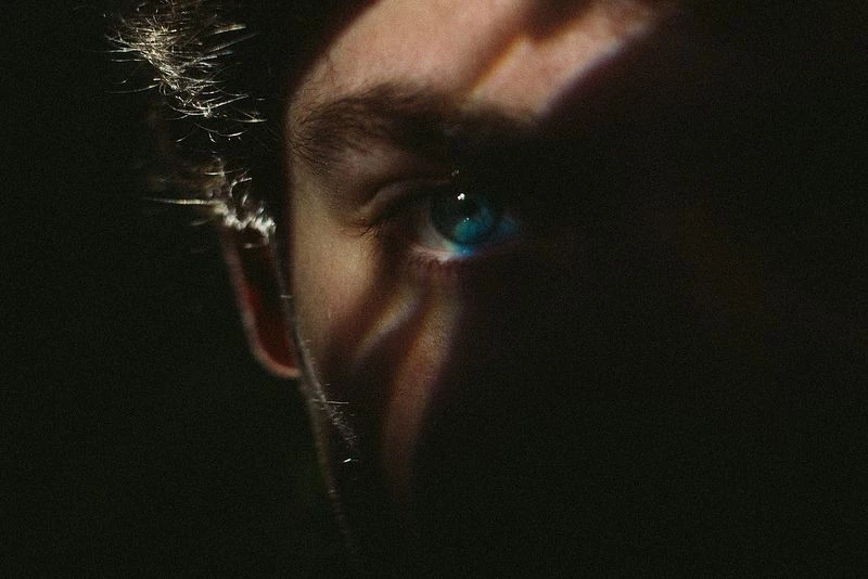 Приглядитесь к отражению: как цвет глаз влияет на характер