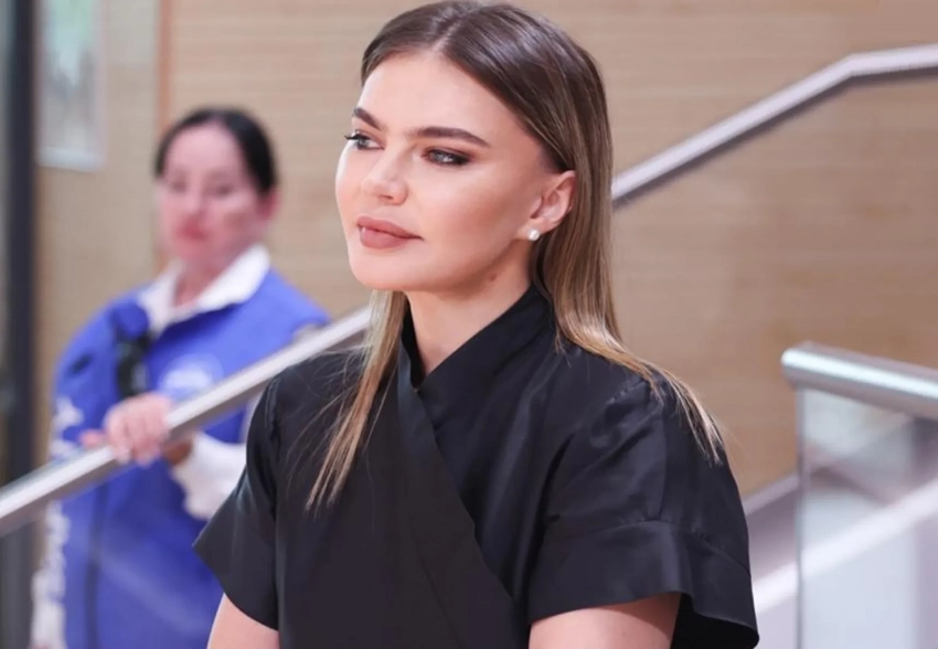 Алина Кабаева в чёрном появилась на публике