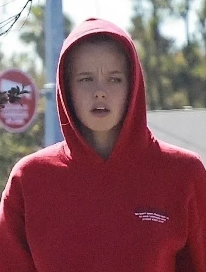 19-летнюю дочь Анджелины Джоли и Брэда Питта засняли в Лос-Анджелесе