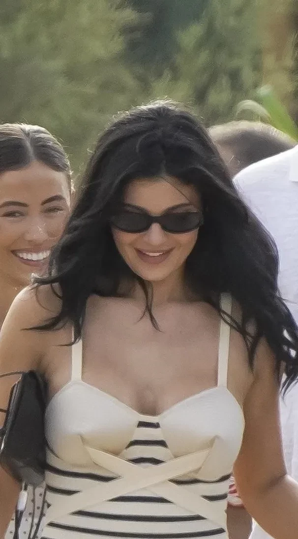 Тимоти Шаламе и Кайли Дженнер засняли на отдыхе в Сен-Тропе