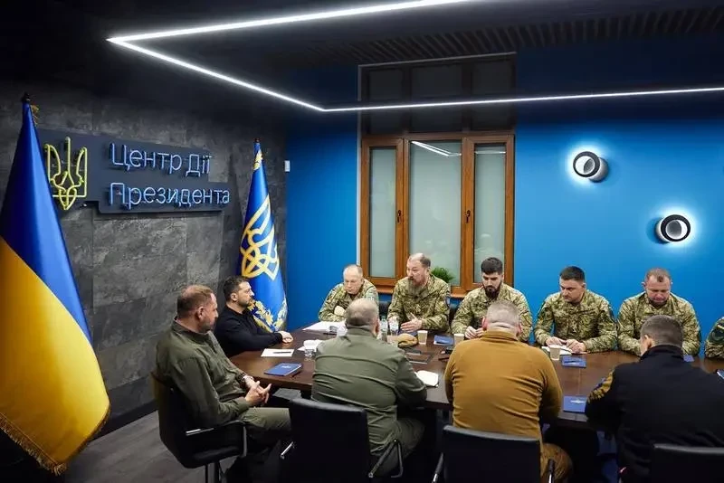 «Российская логистика должна ощутимо страдать»: Зеленский провёл заседание Ставки, обсудив удары по России