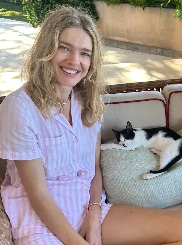 Наталья Водянова отдыхает на вилле с подругой