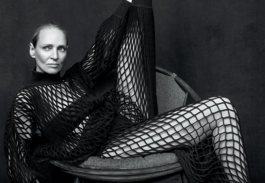 55-летняя Ума Турман снялась для глянца в комбинезоне-сетке