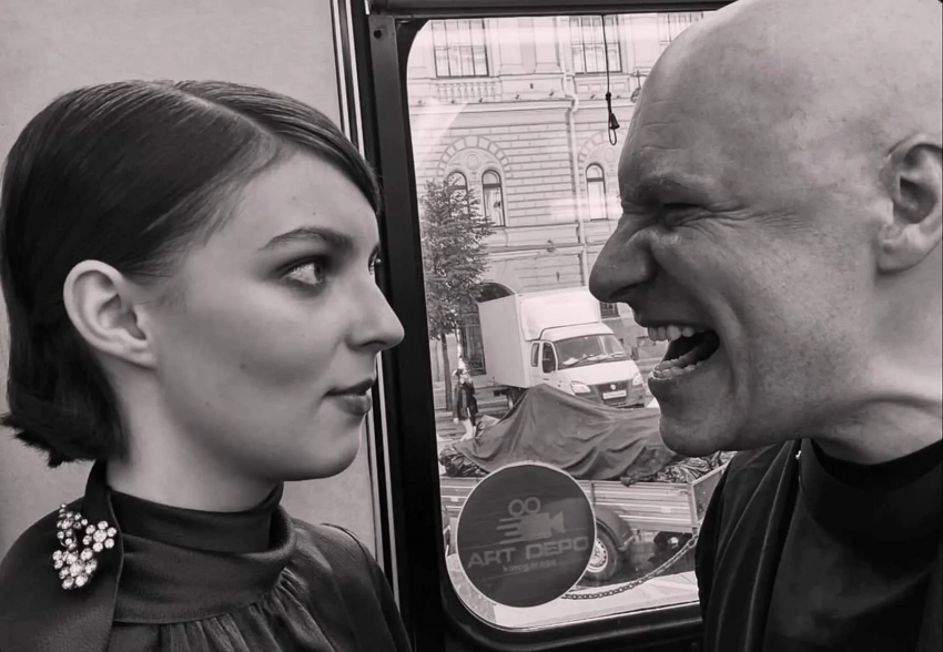 Евгений Цыганов и его старшая дочь Полина повторили фото 20-летней давности