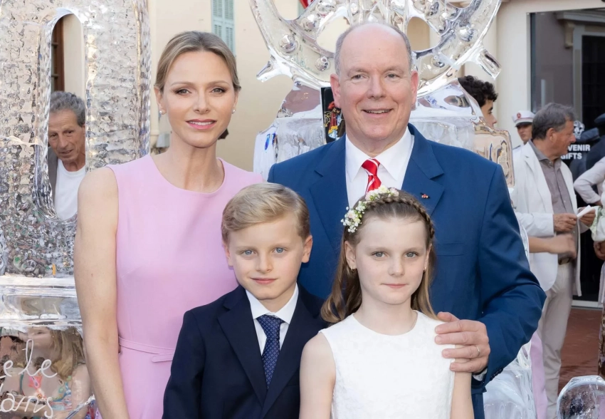 Альбер II отметил 20-летний юбилей правления вместе с женой Шарлен и детьми