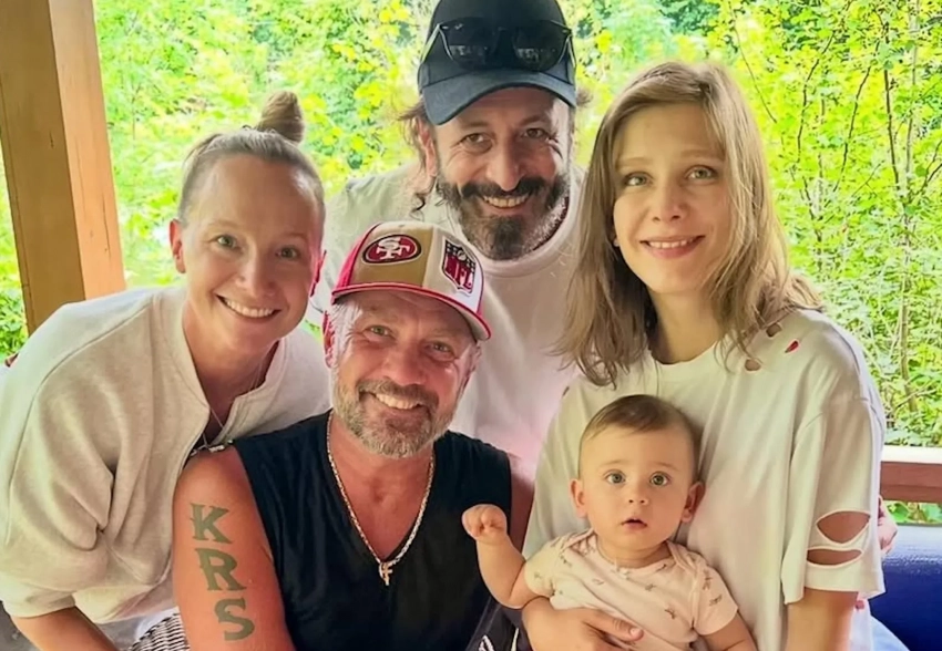 "Крёстный приехал". Роман Костомаров встретился с дочерью Елизаветы Арзамасовой и Ильи Авербуха