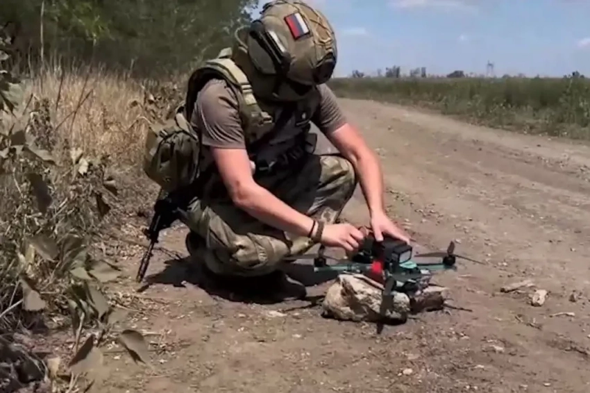 Российские ФАБ с УМПК и нескончаемые дроны делают эффективность логистики ВСУ в Доброполье и Родинском под Красноармейском близкой к нулевой