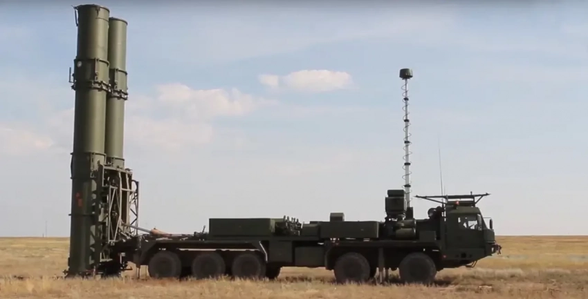 «Позволит продавать С-500 заказчикам в обход санкций»: в индийской прессе заявляют о возможной передаче лицензии на производство зенитной системы