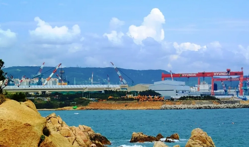 Повысит риск войны в регионе: в Южной Корее не решаются обслуживать корабли ВМС США на верфи в Кунсане