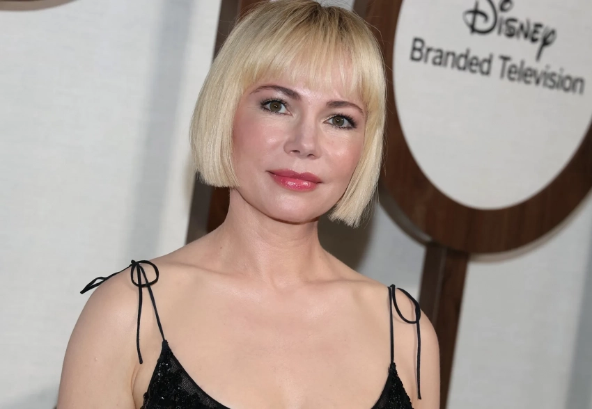 Мишель Уильямс публично поблагодарила суррогатную мать за рождение дочери