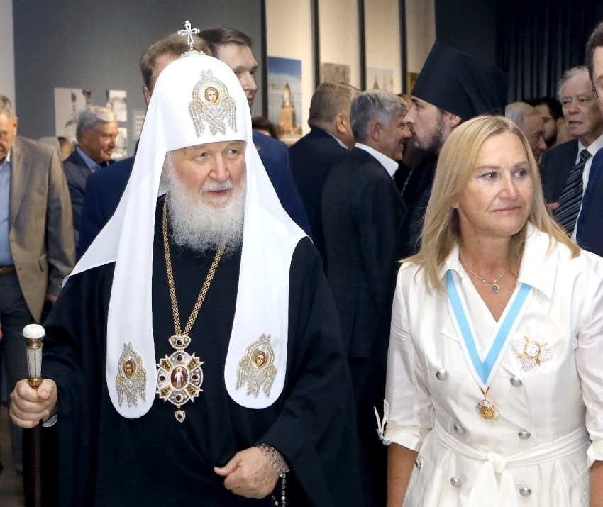 В Храме Христа Спасителя открылась выставка, посвященная Юрию Лужкову