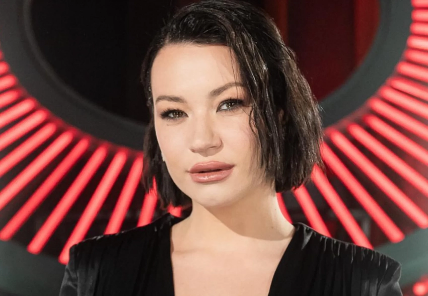 "Пиджак размера S еле застегнулся". Ида Галич показала фигуру спустя месяц после родов