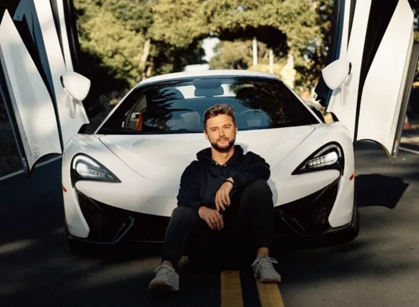 "Макларен" продал — купил велосипед". Предприниматель Андрей Дороничев рассказал о борьбе с алкогольной зависимостью