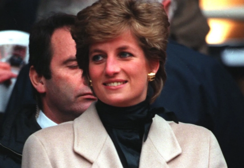 Диск Кайли Миноуг и фото Михаила Горбачёва: в Лондоне вскрыли капсулу времени принцессы Дианы, закопанную более 30 лет назад