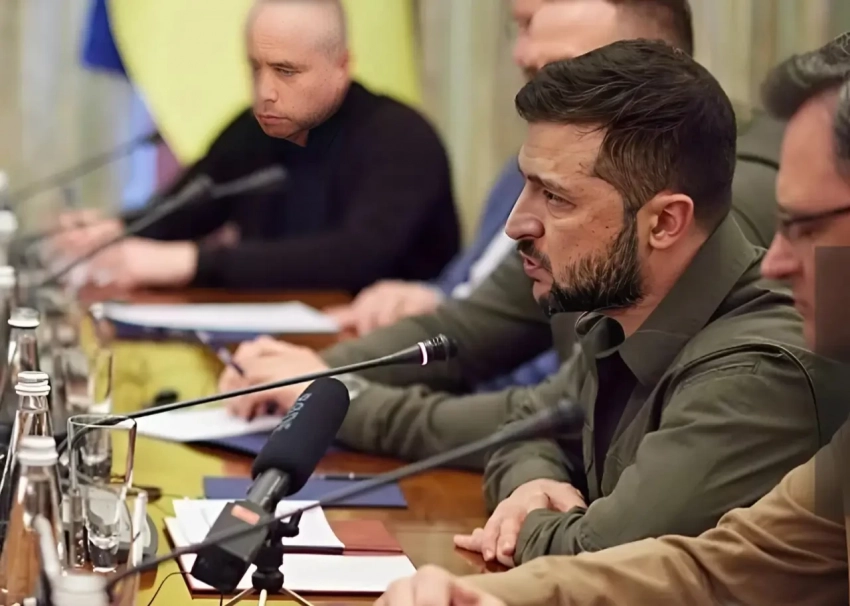 Зеленский бьёт тревогу - «Россия стягивает до 100 тыс. военных под Покровск»