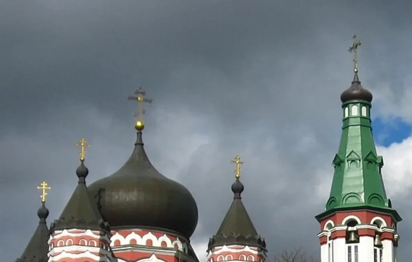 Мобилизация на кладбище: ТЦК вручил повестку священнику, отпевавшему боевика ВСУ