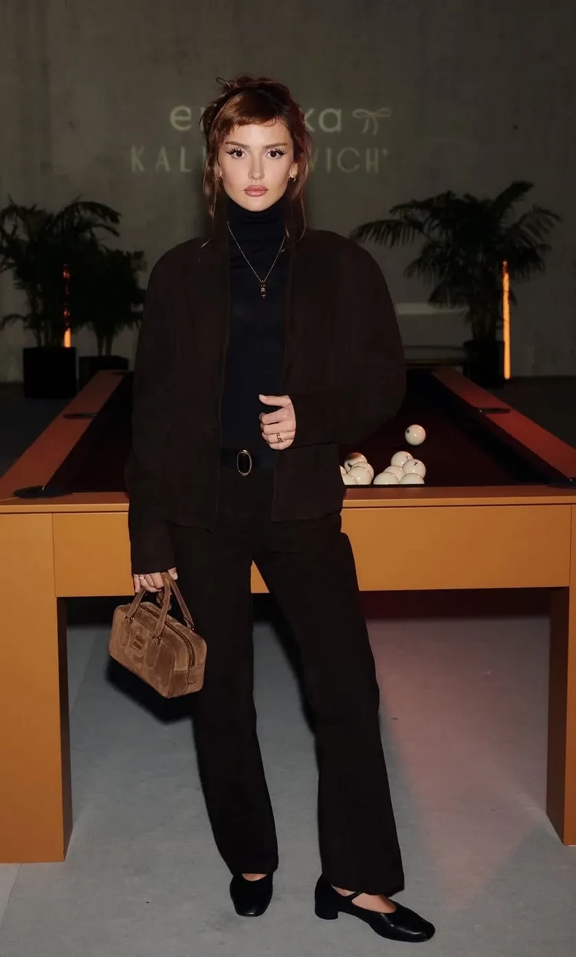 Дина Саева впервые вышла в свет после задержания бойфренда Никиты Ефремова