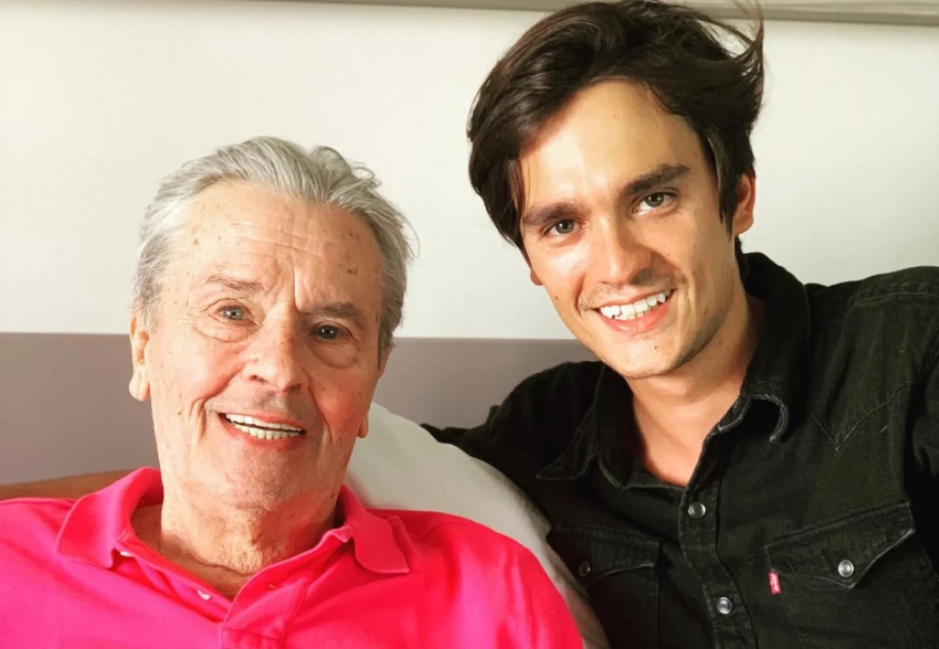 Младший сын Алена Делона требует признать завещание отца недействительным