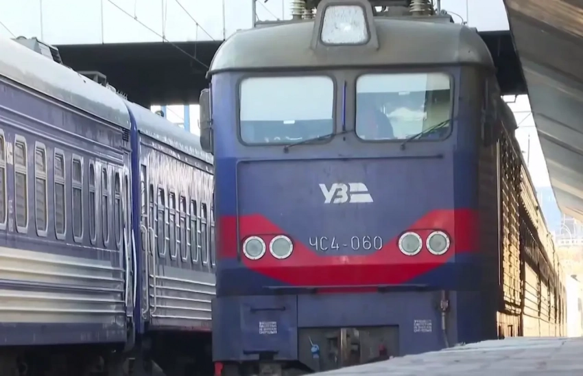 На фоне ударов ВС РФ по ж/д инфраструктуре Киев просит у Европы новые поезда