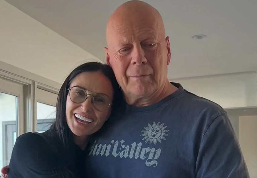 "Трудно видеть его таким". Деми Мур поддержала решение жены Брюса Уиллиса съехать от него из-за его деменции