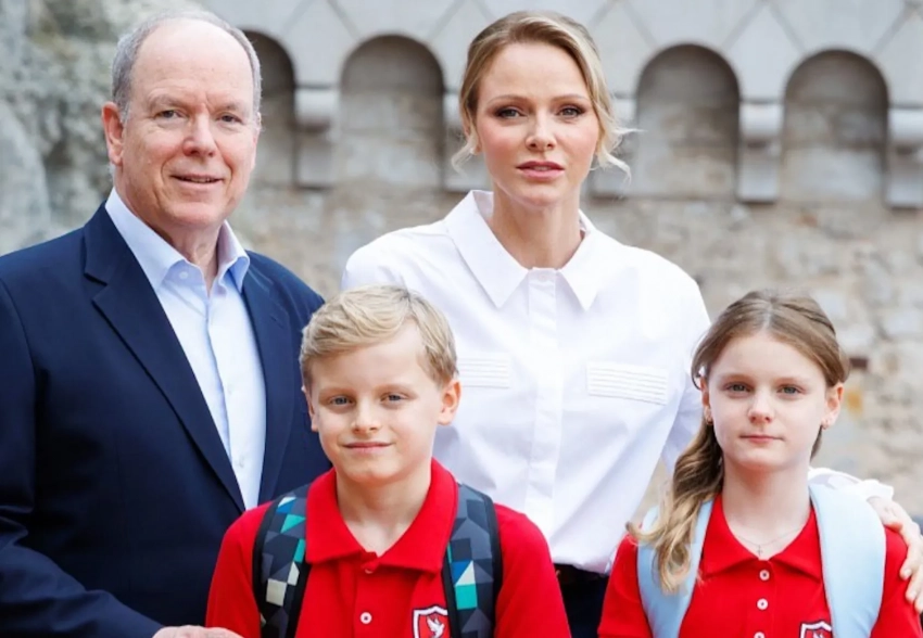 Княгиня Шарлен и князь Альбер II отвели детей в школу