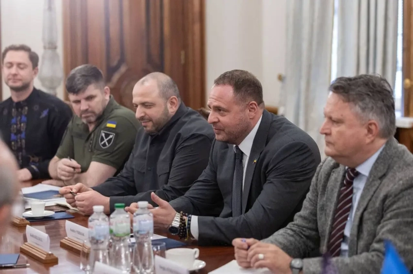 Депутаты ВРУ потребовали убрать Ермака, грозя развалом пропрезидентской коалиции