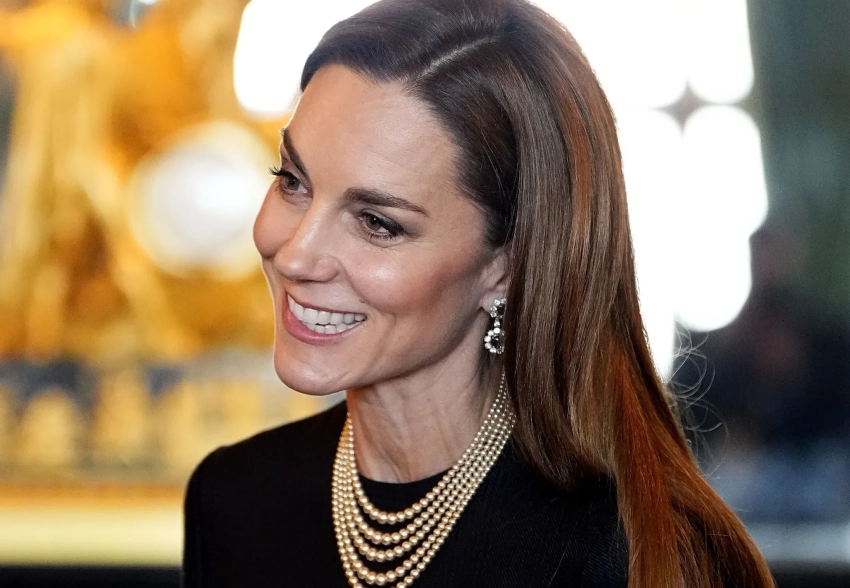 Кейт Миддлтон в серьгах принцессы Дианы и принц Уильям посетили выставку в Виндзорском замке