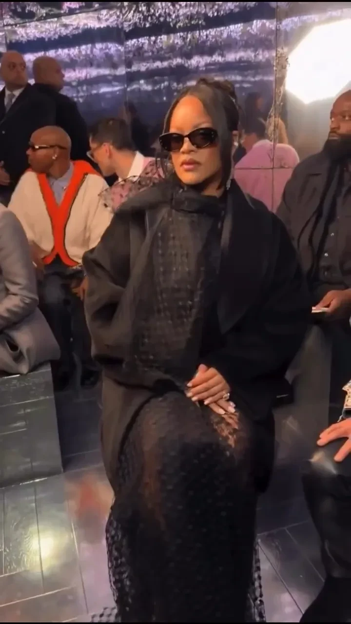 Джон Гальяно и Анна Винтур, Рианна, Наталья Водянова с мужем, Дева Кассель и Ольга Карпуть на показе Dior