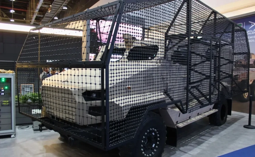 ОАЭ показали комплекс защиты бронеавтомобилей от дронов Spider Net